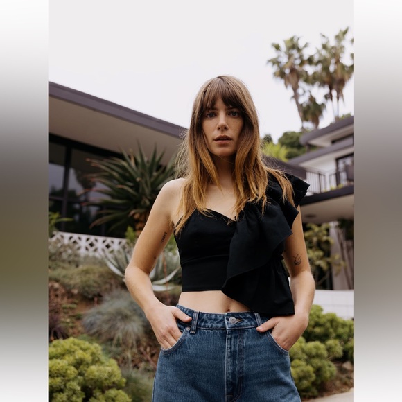 Zara • Ruffle top • Small - Picture 2 of 9